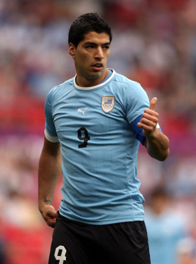 UruguaiO time não terá Cavani nesta quarta contra a Áustria, mas nada que 
preocupe Oscar Tabárez para a Copa. O plano do treinador uruguaio 
continua sendo fazer a equipe jogar em função de Cavani e de Luis 
Suárez (foto), que brilha intensamente no LiverpoolEstadão Conteúdo