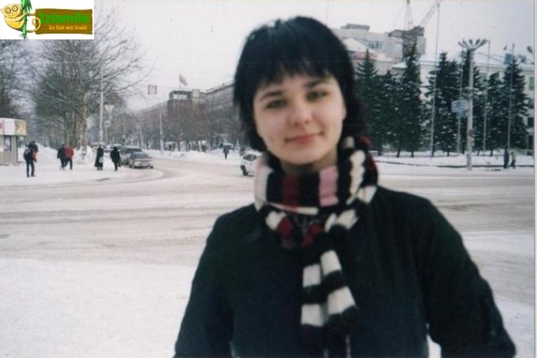 Kristina mora em São Petersburgo, na Rússia e não foi sempre exótica como é hooje. Sua vida começou a mudar aos 17 anos, quando ela fez a primeira aplicação de silicone nos lábios
