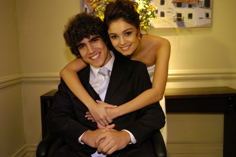 Muita gente não sabe, mas Caio Castro e Sophie Charlotte já namoraram! Os dois viveram o casal Bruno e Angelina em Malhação (Globo) e levaram o romance das telinhas para a vida real. Os teens ficaram juntos por três mesesSem namorada, Caio Castro faz biquinho com MC Anitta