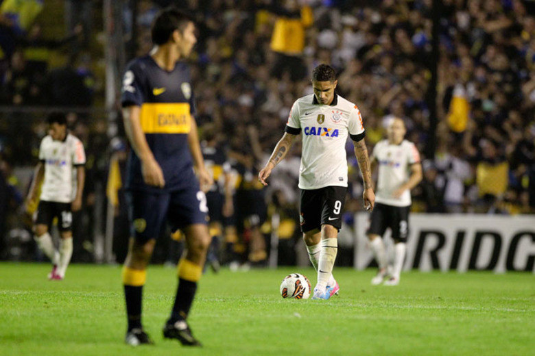 O Corinthians, do atacante Guerrero, perdeu para o Bioca Juniors nas 
oitavas de final da Libertadore e tem a chance de recuperação neste 
domingo (5), quando enfrenta o São P.aulo pela semifinais do Campeonato 
Paulista. A partida começa às 16h (de Brasília)