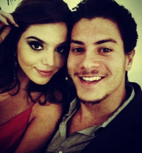 Que eles sejam sempre tão fofos e muito felizes, né?Veja aqui quem são os casais teens mais apaixonados!