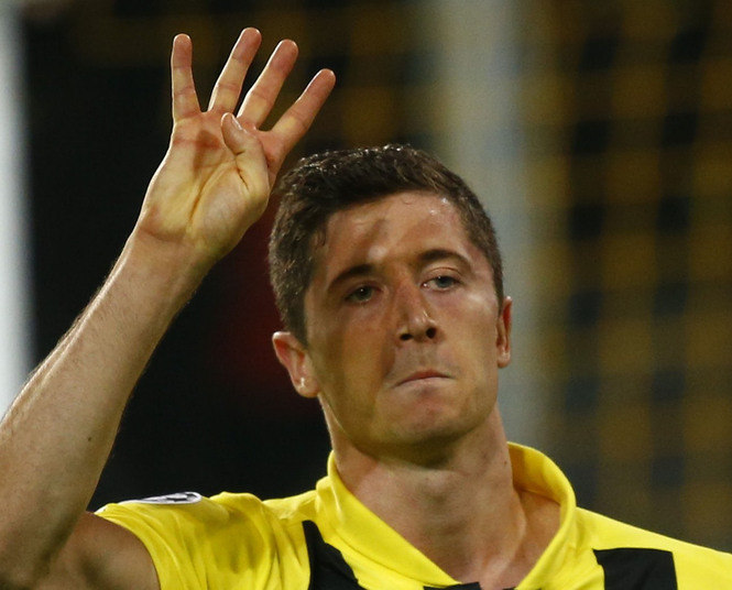 O segundo colocado é o polonês Lewandowski, do Borussia Dortmund. O atacante, que marcou quatro gols em um só jogo contra o Real Madrid na Liga dos Campeões