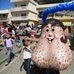 Mascote brasileiro Sr. Test&iacute;culos pode ser aposentado ap&oacute;s chocar ...