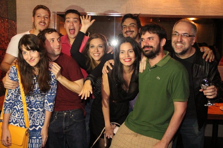Elenco do Porta dos Fundos se diverte em aniversário de humorista Fotos R7 Famosos e TV
