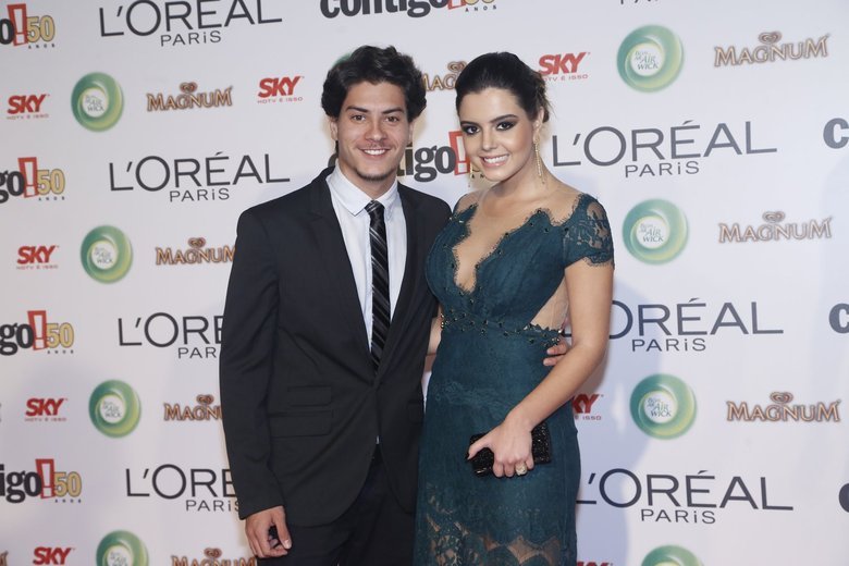 Juntos, Arthur e Gi Lancellotti chamaram atenção no tapete vermelho; os dois formam um lindo casal, não é mesmo?