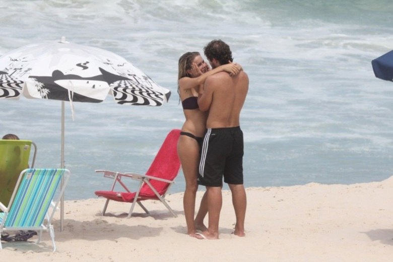 O casal apaixonado já foi flagrado aos beijos no Rio de Janeiro, no maior clima de romanceNão sabe o que dar de presente para o seu amor? O R7 te ajuda a escolher!