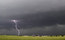 As autoridades divulgaram alertas por tornados em condados de Kansas, Nebraska, Iowa, Oklahoma, Minnesota, Wisconsin, Illinois e Missouri, segundo o Serviço Nacional de Meteorologia