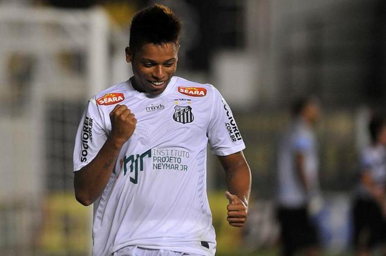 Atacante que estava no Santos, André será jogador do Vasco da Gama no Brasileirão 2013. O jogador chega para suprir a falta de gols do time cruzmaltino