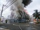 O incêndio que atingiu um prédio na Mooca, zona leste de São Paulo, na 
manhã desta terça-feira (21) fez com que três famílias deixassem suas 
casas. De acordo com o coordenador da Defesa Civil Municipal, coronel 
Jair Paca de Lima, ao todo, 17 pessoas foram para a casa de vizinhos e 
parentes.