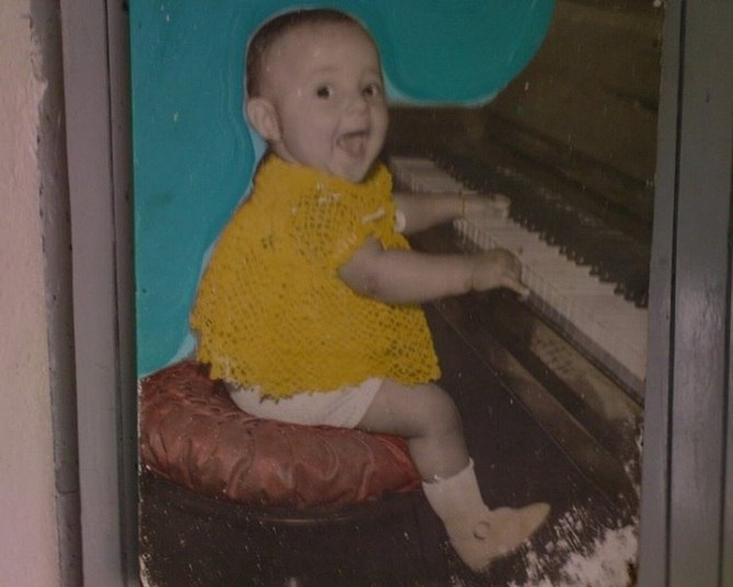 O quadro mal-assombrado - A pacata cidade de Santa Rita do Sapucaí, no sul de Minas, ainda se assusta com a história do quadro do bebê. A imagem que rondou repúblicas do município, há quatro anos, ainda não foi esquecida. A foto de um bebê tocando piano, conhecido apenas como Juliana, acabou com a paz de alguns estudantes e até hoje é envolvida de mistérios. Os universitários garantem que o quadro foi o causador de vários incidentes bizarros entre eles