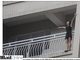 

Uma jovem chinesa de 24 anos ameaçou se jogar do quinto
andar de um hospital, na semana passada, por um motivo simples: ninguém queria
dar um cigarro para ela.Jia Li Pan tinha uma consulta marcada em um hospital de Zhongshan,
na Província chinesa de Guangdong, para uma sessão de aconselhamento — ela vem enfrentando
diversos problemas pessoais, dentre eles a perda do emprego

