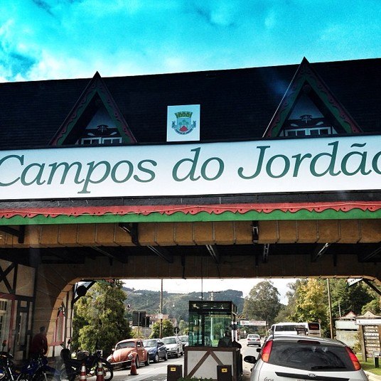 Micael Borges está feliz da vida com sua namorada, Heloisy Oliveira. O casal apaixonado viajou para Campos do Jordão, onde passará o final de semana. O gato teen registrou vários momentos do passeio e postou no Instagram, para matar a curiosidade das fãs. Confira, nesta galeria, fotos da viagem de Mica e de Heloisy