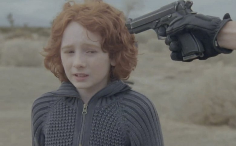 O clipe de Born Free, de M.I.A., tem pouco mais de nove minutos de muita tensão. Isso porque entre as imagens tem até um tiro na cabeça de um garoto. O vídeo precisou ser retirado do ar por causa da violência policial. Born Free foi retirado do YouTube nos Estados Unidos e Reino Unido