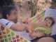 O governador da Paraíba, Ricardo Coutinho (PSB), curtiu seu filho enquanto descansava na rede