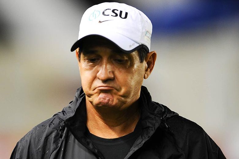 Antes de voltar a comandar o São Paulo, em 2013, Muricy
Ramalho treinou o Santos por dois anos. No dia 31 de maio deste ano, no
entanto, o técnico foi demitido do Peixe por telefone poucos dias após perder a decisão
do Campeonato Paulista. A demissão custou cara ao Peixe, que até hoje paga
ao treinador uma multa contratual
