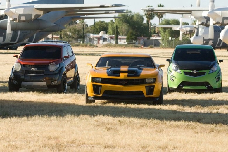 Transformers 4 irá abandonar a história da trilogia original (protagonizada pelo ator Shia LaBeouf) para iniciar outra trama, que também deverá produzir outras duas continuações. Em comum entre as continuações estará o uso constante de modelos da Chevrolet, que detém um contrato de patrocínio com os produtoresVEJA TAMBÉM> Novo Chevrolet Camaro deve chegar ao Brasil ainda em 2013> Polícia apreende Lamborghini roxo que brilha no escuroQUER SABER TUDO SOBRE CARROS? ACESSE R7.COM/CARROS