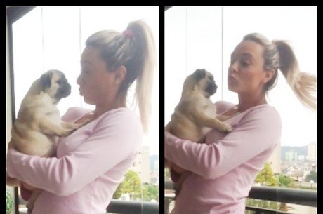 Loira se divertiu com o cachorro de uma amiga