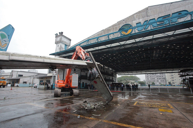 O programa Espaço Livre foi criado em fevereiro de 2011 com a finalidade remover dos aeroportos toda a sucata de aviõesLeia mais