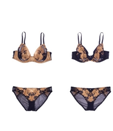 

O site explica que a inspiração
para trabalhar com o ouro veio do Egito. Está escrito: “o desejo do uso do ouro
na moda nasceu na primeira grande civilização do mundo, no Egito, quando
Tutankhamon usava roupas bordadas com o precioso metal'. A coleção só pode ser adquirida
através de encomenda e ainda podem ser incrementadas com pedras preciosas e pérolas