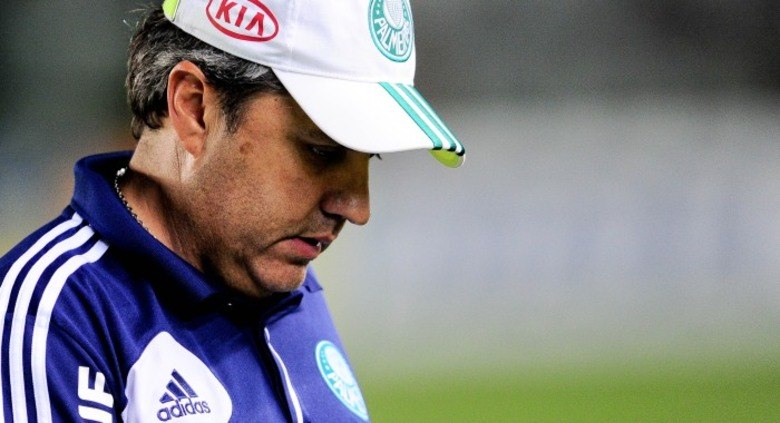 O motivo da confusão foi uma bola que um achou que deveria ter tocado 
para o outro. Os dois já tinham batido boca com palavrões durante o 0 a
 0 com a Chapecoense, no Pacaembu, há exatamente um mês. Nesta 
quinta-feira, o que surpreendeu Gilson Kleina foi a duração da 
discussão, “que não parava”.