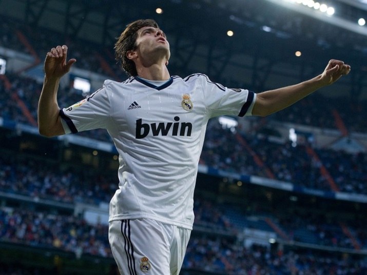 

O meia Kaká não está em uma boa fase. Fora da Copa das Confederações e com
poucas chances no Real Madrid, o brasileiro foi descartado pelo Milan e eleito
a maior decepção do campeonato Espanhol. Para piorar, o diretor do clube de
Milão usou a idade do craque como argumento para não levá-lo a sua equipe. Confira

