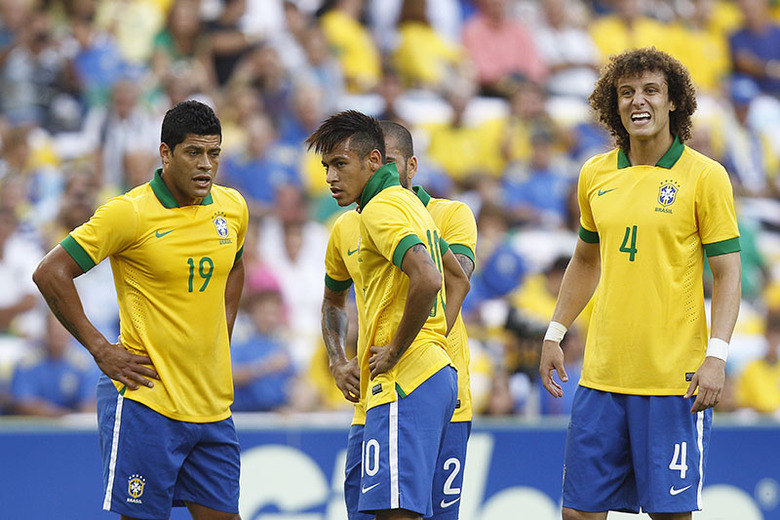 A seleção brasileira faz neste domingo (9) o último teste antes da Copa das Confederações. E o adversário é a França, carrasca do time nas Copas de 1998 e 2006. O técnico Luiz Felipe Scolari deve repetir a formação que iniciou o jogo contra a Inglaterra, Com Luiz Gustavo, Filipe Luis e Hulk