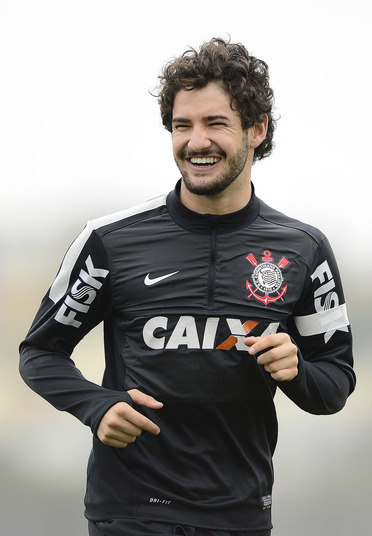 Recentemente, outro atleta do Corinthians que vem sendo alvo de especulações é Alexandre Pato. O Milan, ex-equipe do atacante, teria entrado em contato com o Timão para levar o jogador por empréstimo