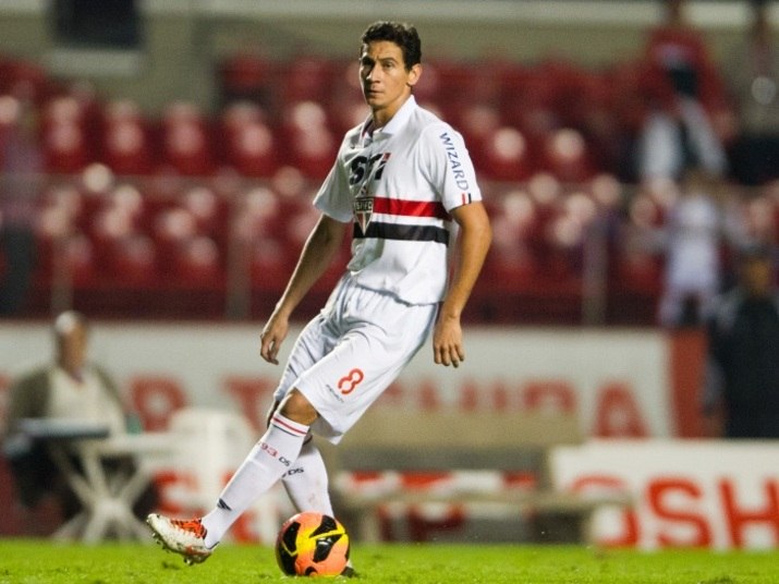 A diretoria do Flamengo chegou a cogitar fazer uma proposta para o meia Paulo Henrique Ganso e o vice-presidente Michel Levy afirmou que até mesmo conseguiria o dinheiro para paga-lo, mas parte da diretoria é contra a contratação