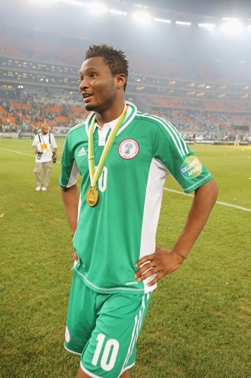 A Nigéria tem um bom time, cheio de novos talentos. Mas a liderança cabe a Mikel, capitão e camisa 10 do time. O jogador do Chelsea comanda as ações ofensivas e é o nome mais famoso da seleção africana 