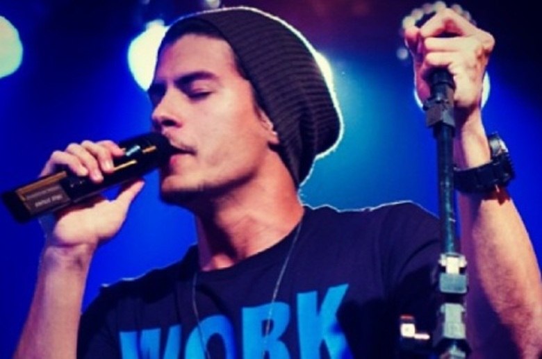 O ator ficou famoso por ter interpretado o personagem 'Diego Maldonado', na versão brasileira de 'Rebelde', exibida pela Rede Record