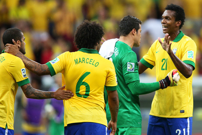Jogadores comemoram a boa atuação da seleção na estreia da Copa das Confederações; o segundo desafio da equipe é o México, na próxima quarta-feira (19), às 16h, na Arena Castelão, em Fortaleza