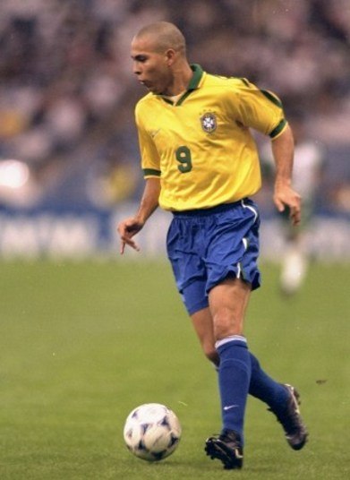 A grande final da Copa das Confederações de 1997 também teve goleada. Comandada pelo atacante Ronaldo, a seleção venceu a Austrália por 6 a 0 e ficou com o título da competição. O Fenômeno, que na época tinha apenas 21 anos, marcou três vezes