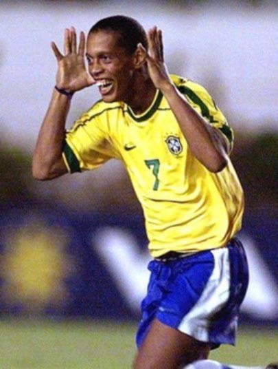 Em 1999, na semifinal da Copa das Confederações, a seleção brasileira não teve piedade e goleou a Arábia Saudita por 8 a 2. Ronaldinho marcou três vezes e foi o grande destaque da partida. A goleada do Brasil sobre os sauditas é a maior da história da competição, até o momento