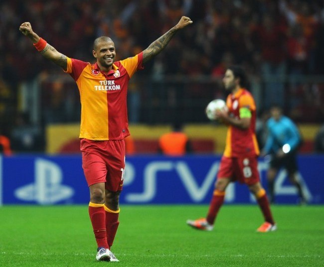 Felipe Melo é um dos principais jogadores do Galatasaray e deixou isso bem claro ao jornalista.— Flamengo me ligou sim, seu babaca. Não fez proposta por conta do alto 
salário,  mas me procurou e convidou para voltar. Não estou cavando 
isso, pois nunca precisei.  Sou flamenguista e conto com orgulho. Sou o rubro-negro que torce e não o que fica escondido nas folhas de 
jornal apenas criticando o que o clube faz ou deixa de fazer.  
Galatasaray já fez proposta para aumentar meu salário que já  é 
excelente,  seu mané