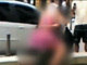 Este casal não se importou com a presença de pedestres em uma
das principais praças do Rio de Janeiro e fez sexo em um banco de cimento.
Curiosos pararam ao lado dos dois e tiraram fotos. Mas o rapaz prosseguiu até o
fim. Assista ao vídeo