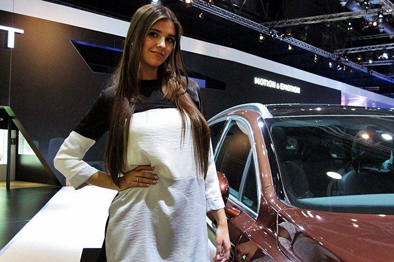 Não foram só os carros que chamaram a atenção durante o 6º Salão do Automóvel de Buenos Aires. Entre os diversos lançamentos as belas modelos argentinas se destacaram. R7 Carros esteve no evento e mostra nas próximas imagens exclusivas as principais gatas da feiraVEJA TAMBÉM:> Ford lança novo Focus na Argentina; Vendas no Brasil começam em outubro> GM radicaliza e mostra Onix com visual de superesportivo em Buenos AiresQuer saber tudo sobre carros? Acesse R7.com/carros