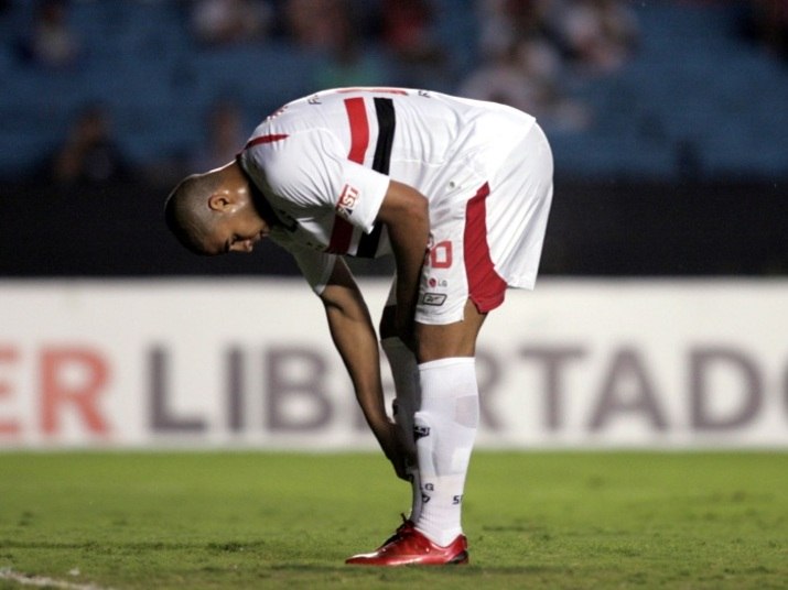 

Além de dar o que falar com as mulheres, Adriano também já
protagonizou muitas polêmicas ao longo de sua carreira. O jogador já teve
problemas com as faltas aos treinos, com a forma física e com mulheres

Isolado na Espanha, Neymar fica doido com a visita do pequeno Davi Lucca
