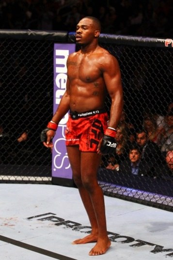 

Jon Jones é o 14º atleta mais bem pago da história do UFC. O
norte-americano e campeão dos meio-pesados (93 kg) lucrou cerca de R$ 5,09 milhões
em suas 12 lutas no Ultimate Fight Championship 

