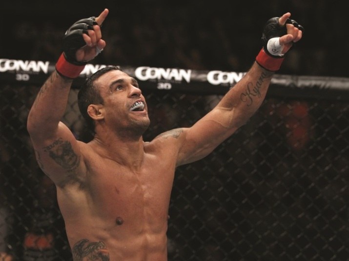 

Um estudo divulgado pela empresa de
auditoria brasileira BDO listou os lutadores mais bem pagos da história do
UFC. A análise levantou apenas as bolsas 'oficiais' recebidas pelos atletas em cada evento da
organização e divulgadas pelas Comissões Atléticas dos EUA. O carioca Vitor Belfort aparece em 15º lugar no ranking, já que recebeu, aproximadamente, R$ 5,02 milhões pelas suas apresentações no Ultimate. Veja quem é o atleta mais bem pago do mundo a seguir

