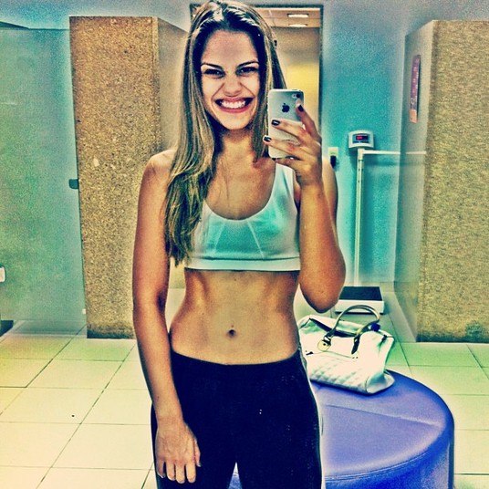 R7: Você sempre teve esses cuidados com a alimentação?Jessika: Não, isso começou de um tempo para cá. Quando sai da novela Amor Eterno Amor (Globo), eu estava bem com o meu corpo, magrinha, mas queria dar uma mudada. Nunca fiz musculação mesmo, malhava para manter. Então, peguei o personal Rafael Felix e disse que queria ficar definida, com um corpo bonito. Mas nada de ficar malhada demais, até porque na TV não fica bonito 