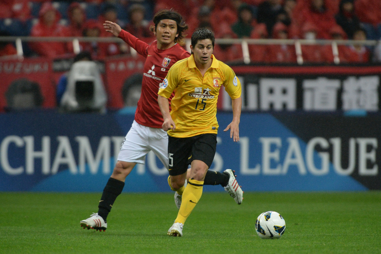 
          Na última janela de transferência, o São Paulo se esforçou 
para trazer o argentino Dario Conca, do Guangzhou Evergrande, da China. O
 ex-craque do Fluminense tem ótima relação com Muricy Ramalho, mas a 
recuperação de Ganso parece ter esfriado o interesse por mais um meia de
 criação
        