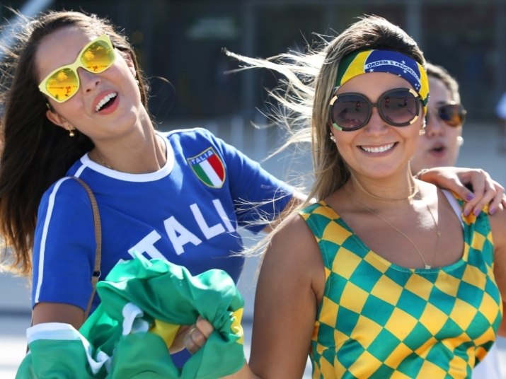 As torcidas das brasileiras e italianas,juntas elas arrasam 