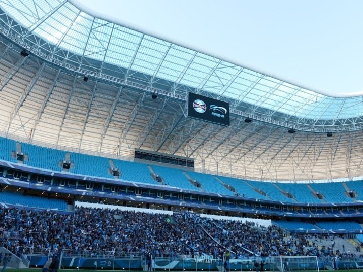 





Já o primeiro treino de Renato Gaúcho levou 5.000
torcedores à Arena Grêmio. E o público só não foi maior porque não havia
espaço. Quase mil ficaram do lado de fora

