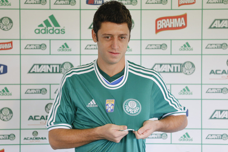 Apesar dos problemas, tanto Wesley quanto Felipe 
Menezes viajam com a delegação para o Rio Grande do Norte, onde o líder 
da Série B do Brasileiro enfrenta o ABC às 16h20 (de Brasília) de 
sábado. Nesta sexta-feira, os dois treinarão com o grupo no CT do 
América-RN, na expectativa de que não se desentendam de novo.