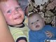 Um bebê de dez meses e seu irmão de dois anos foram
encontrados mortos no banheiro após a mãe das crianças, Miranda Hebble, pegar
no sono e dormir durante dez horas.

Miranda
tinha 22 anos quando o caso aconteceu, em 2008, em Perth, na Austrália. Segundo
o inquérito, ela passava por uma rotina exaustiva, uma vez que o filho mais
novo sofria de insônia e fazia com que a mãe passasse muitas horas acordada.
Miranda também não apresenta histórico de problemas mentais nem abuso de drogas
ou bebidas.     Ao acordar, a jovem
encontrou Malachi, bebê de apenas dez meses, flutuando e com hematomas no
rosto, enquanto Lochlan, de dois anos, permanecia deitado no chão com sangue
saindo de sua boca. 

 

Ao ligar para o serviço de emergência, a mãe disse que
havia 'apagado'