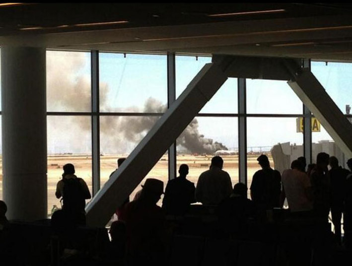De acordo com a CNN e a BBC, o jato teria pousado após um incêndio a bordo