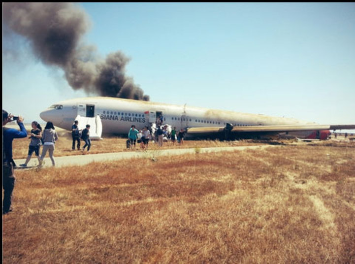 Uma testemunha disse à rede de televisão americana CNN que viu 'uma bola de fogo enorme' após o pouso da aeronave