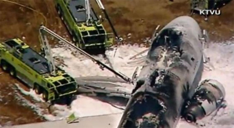 A parte superior do avião e a cauda ficaram muito danificadas após o acidente. Segundo a agência Reuters, a parte interna do boing foi consumida pelo fogo. A cauda e uma das asas também teriam sido quebradas na queda