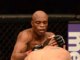 Anderson está insatisfeito por ter que cumprir um contrato de mais dez lutas com o UFC. Sem o cinturão, fica mais fácil para ele se livrar do compromisso antes do tempo