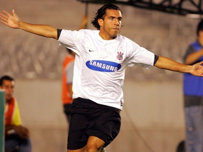 Após a saída de Tevez, nenhum jogador honrou a camisa 10 do Corinthians